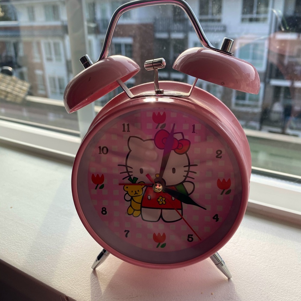 Hello kitty wind up alarm clock in pink